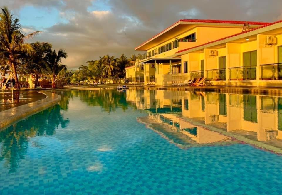 W Golf Resort Oslob Eksteriør billede